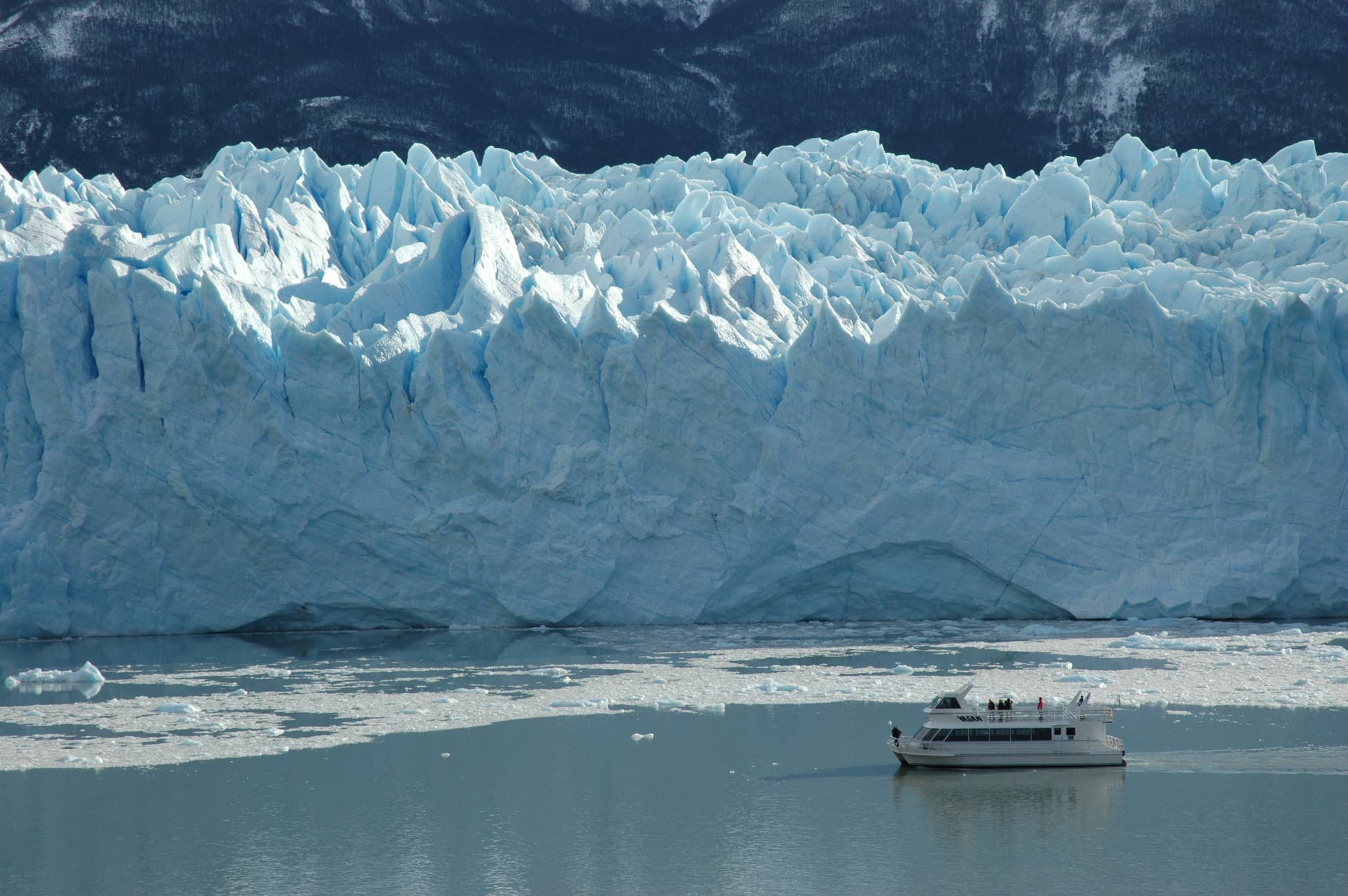 Navegación frente al Glaciar Perito Moreno