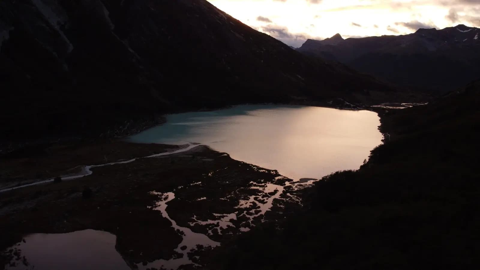Trekking Laguna Esmeralda Sunset