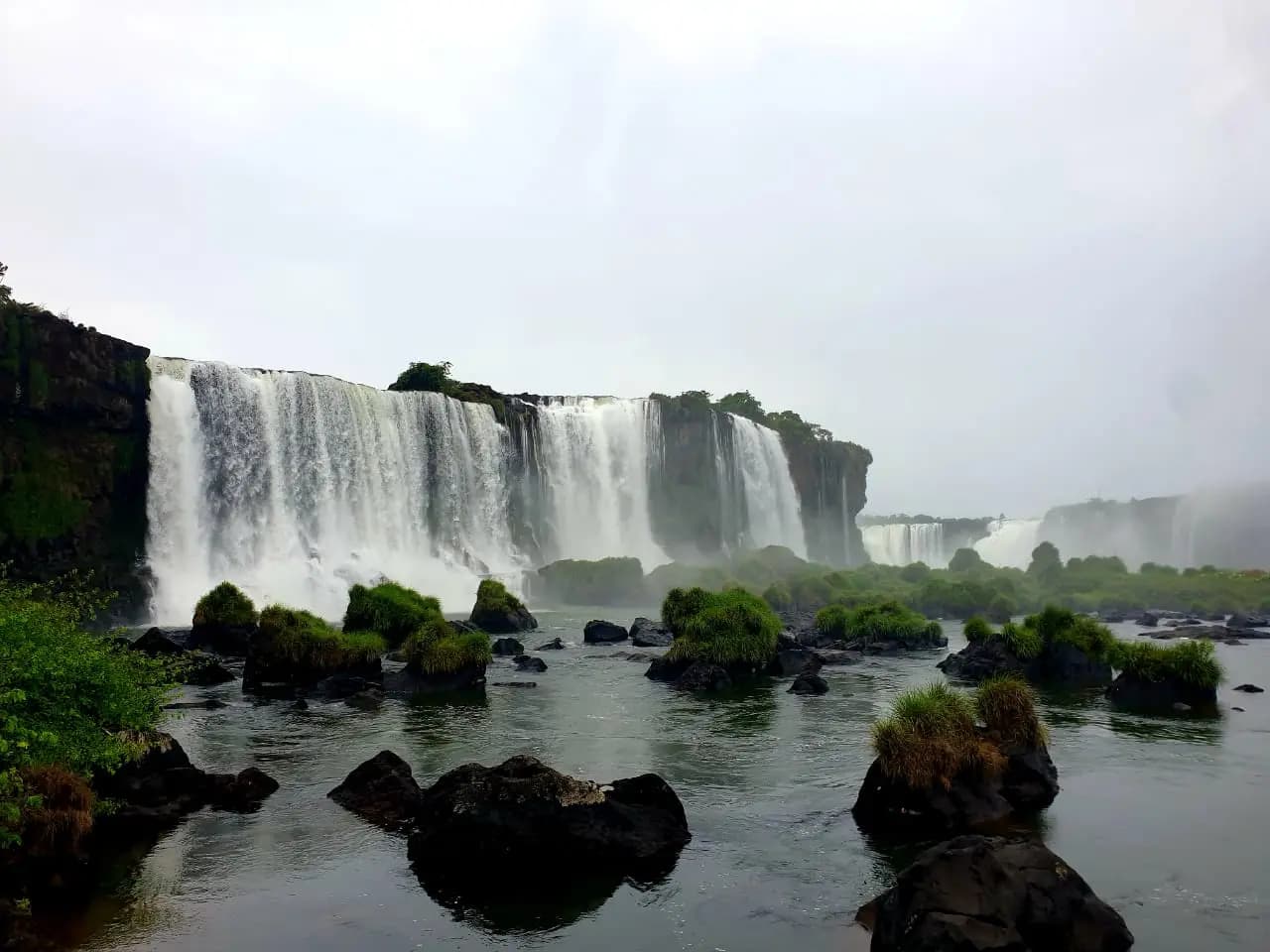 Cataratas brasileras desde Puerto Iguazú